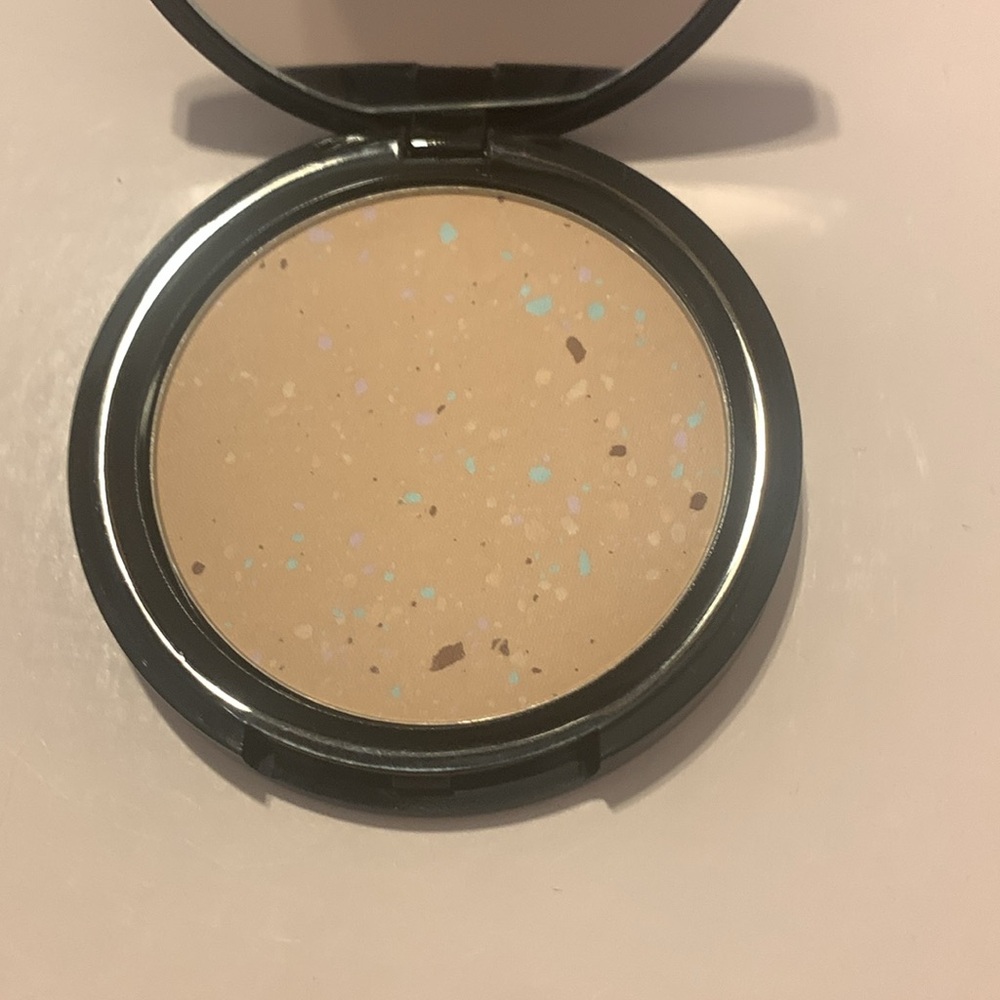 CC Powder - Picture 2 of 3